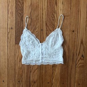 Adorable white bralette top!